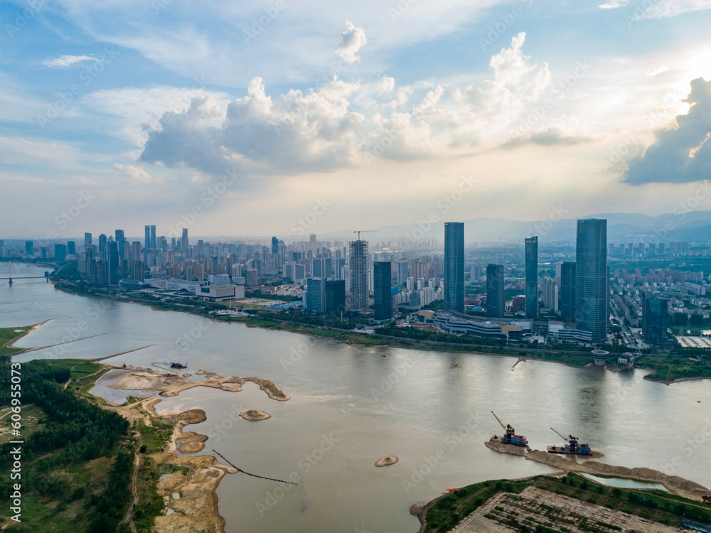 Obraz premium country skyline at dusk