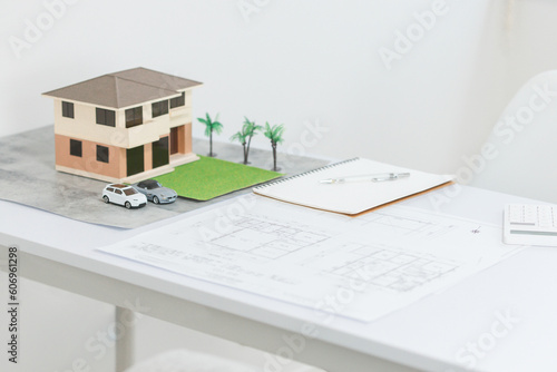 ミニチュアサイズの家の模型・住宅模型・建築模型・設計図 