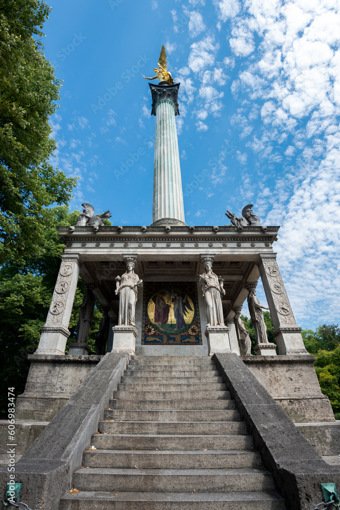 Φωτογραφία The Angel of Peace, a monument in the Bogenhausen district of Munich, Germany