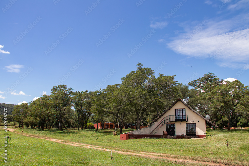 Weekend house in tropical country side, nearby Lake Chivero, 1 hour drive from Harare, capital of Zimbabwe