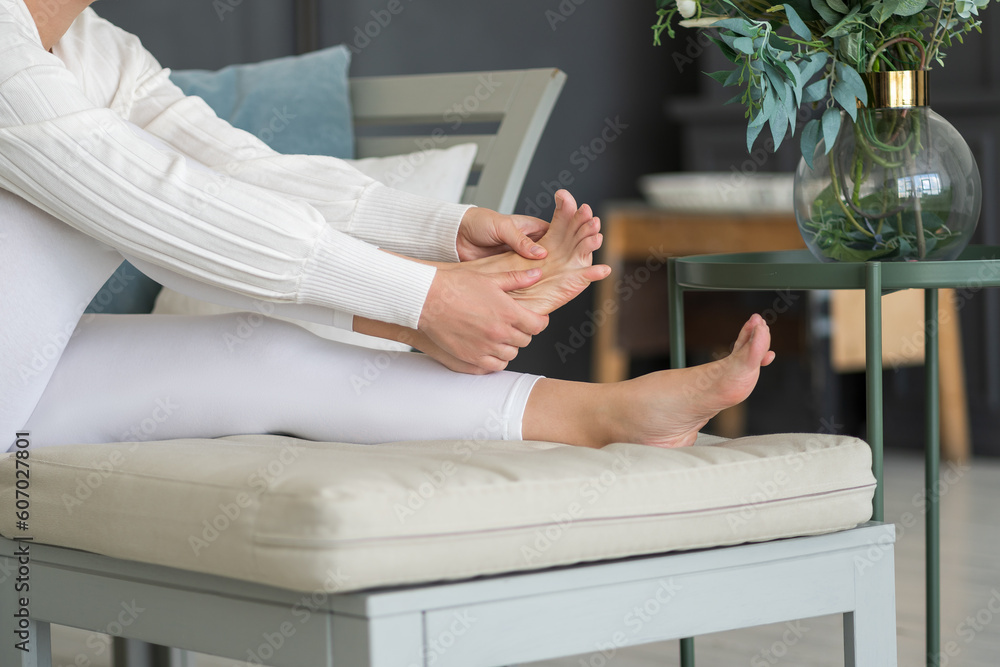 Joint diseases, hallux valgus, plantar fasciitis, heel spur, woman's