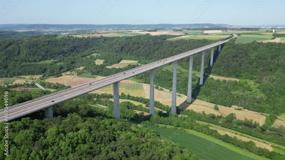 Autobahn und Kochertalbrücke in Hohenlohe, Deutschland Autobahn und Kochertalbrücke in Hohenlohe, Deutschland