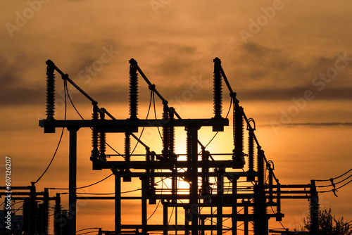Elementy stacji elektroenergetycznej © ikrak