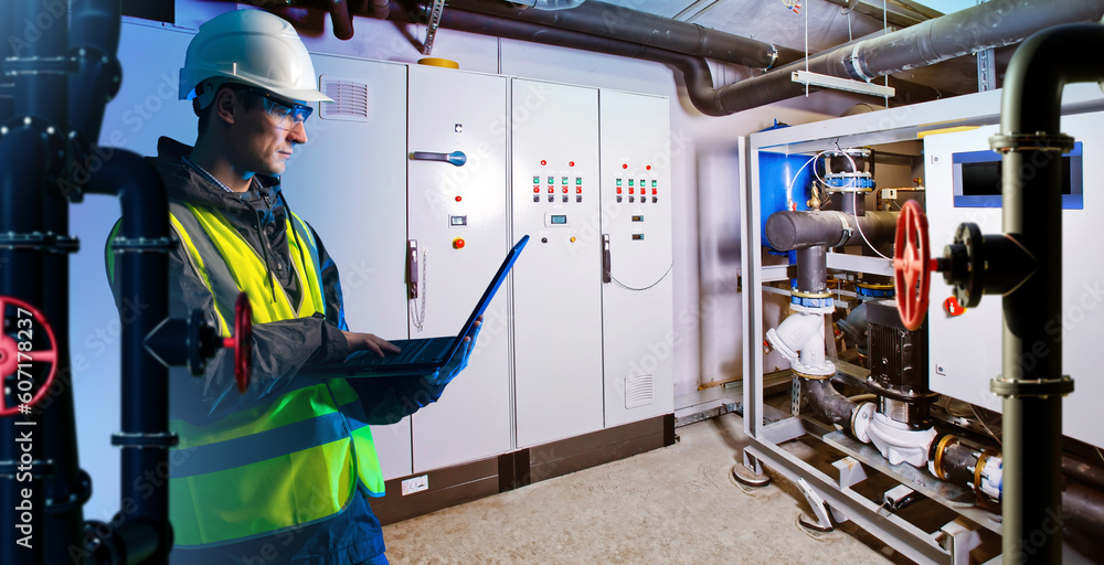 Fotka „Setting up refrigeration equipment. The engineer is setting up a