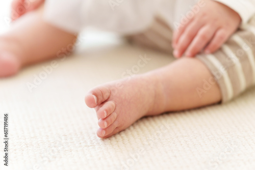 赤ちゃんの手足 © taka