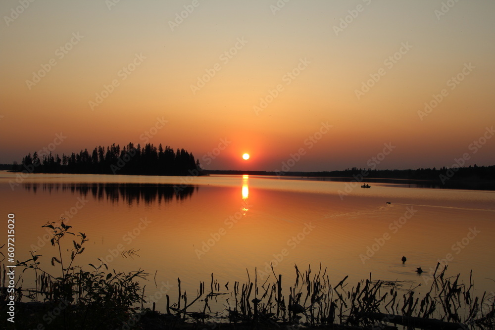 Naklejka premium Hazy Sunset, Elk Island National Park, Alberta