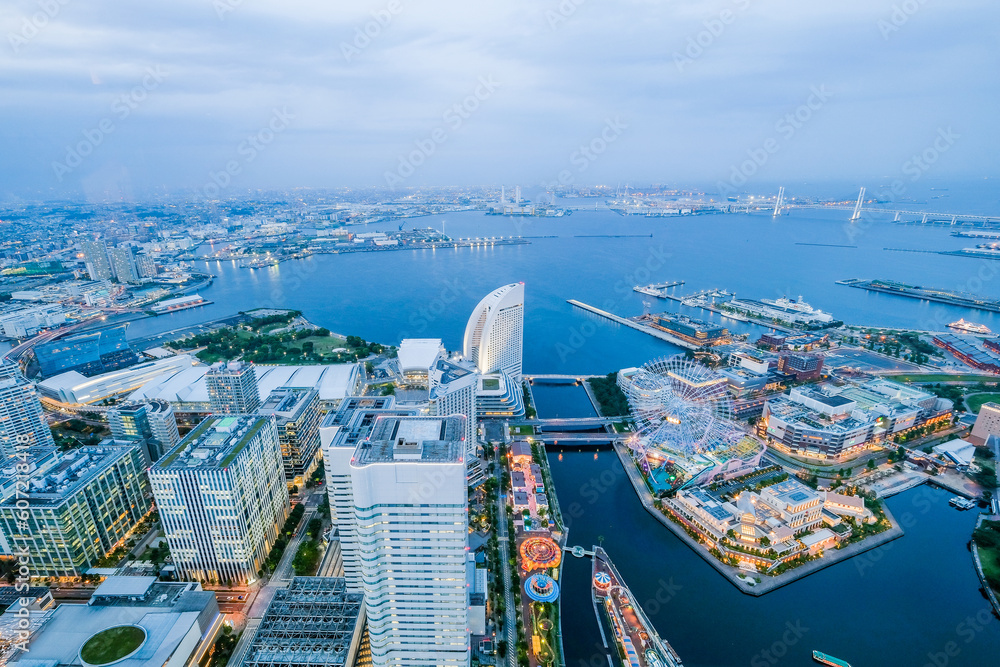 Obraz premium 神奈川県横浜市西区みなとみらいの都市風景