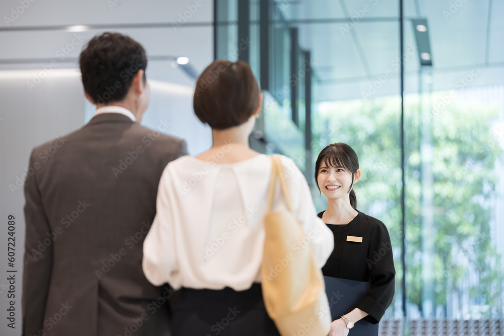 Image of a woman in the hospitality industry who guides people at reception, concierge, hotel front desk, etc. Image of a woman in the hospitality industry who guides people at reception, concierge, hotel front desk, etc.