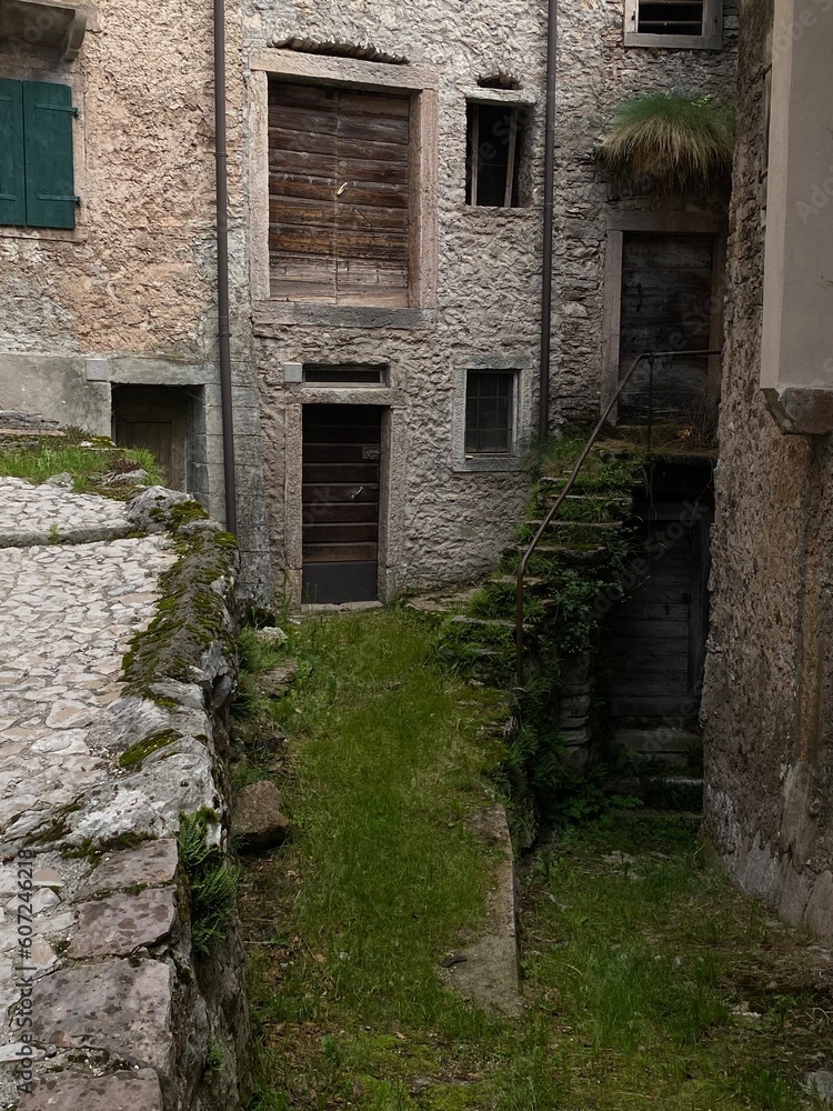 Naklejka premium old stone house