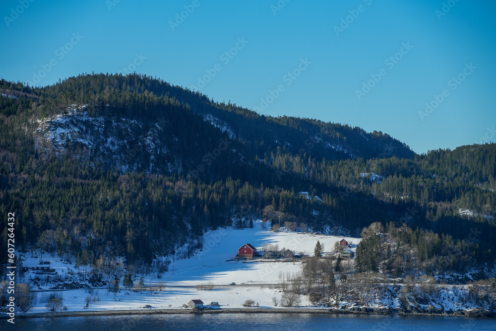 Winterliche Landschaft in den Fjorden von Norwegen
