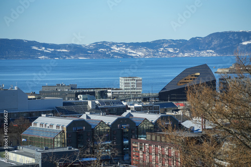 Blick vpm Festningsparken auf Trondheim in Norwegen im Winter mit Schnee und Eis photo