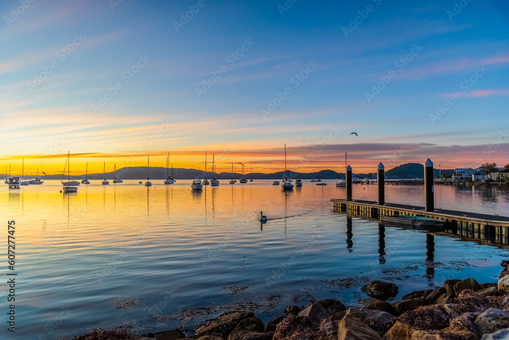 Fototapeta premium Beautiful sunrise with high cloud and boats on the water