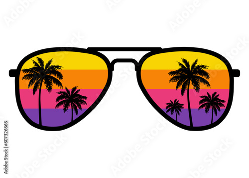 Destino de vacaciones. Silueta de gafas de sol con palmeras con cielo color anaranjado