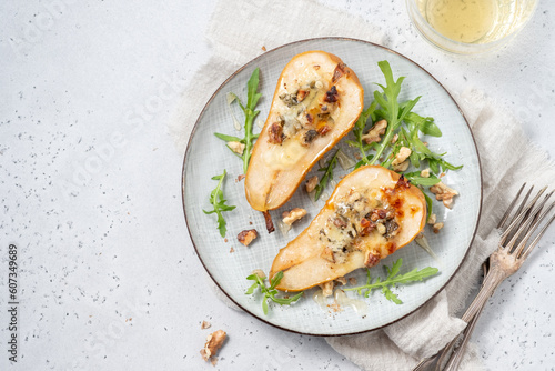 Pear baked with blue cheese, honey and walnuts with arugula salad
