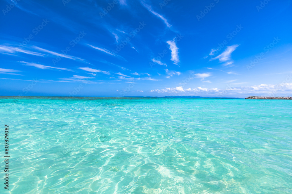 Obraz premium 沖縄県・波照間島 青空とニシ浜の絶景