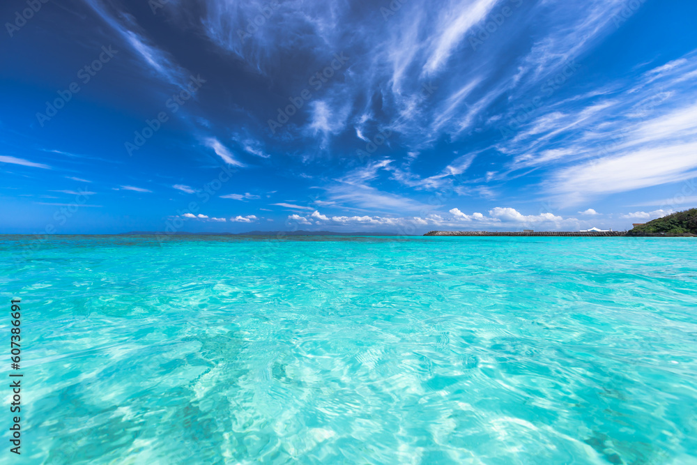 Obraz premium 沖縄県・波照間島 青空とニシ浜の絶景