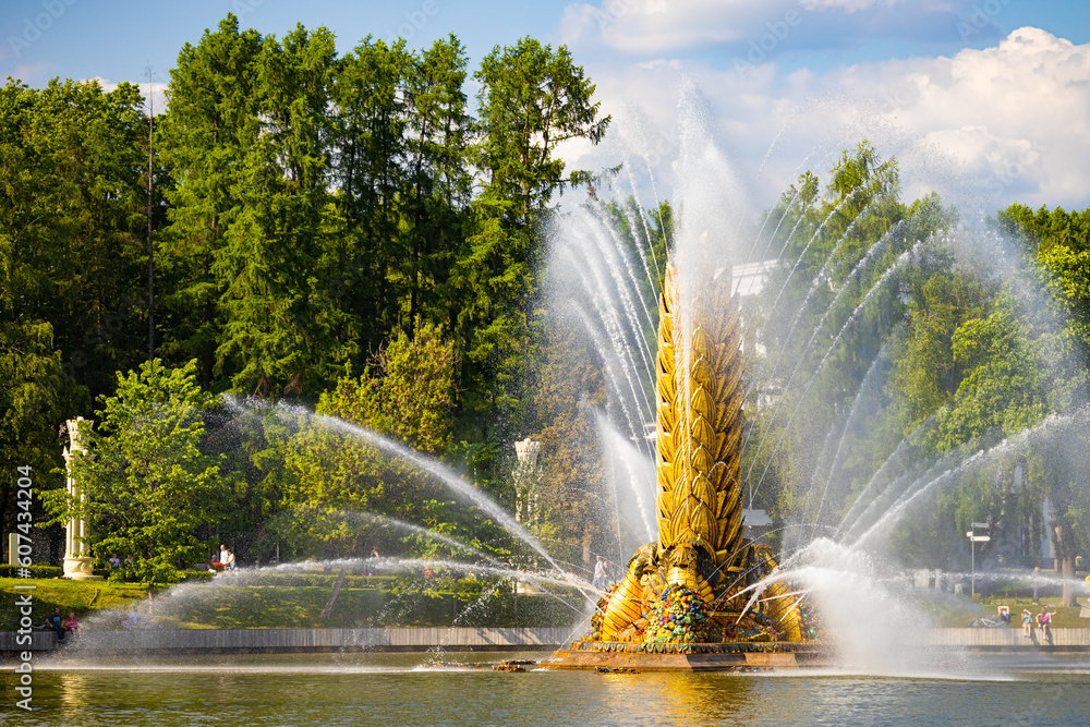 Fototapeta premium Moscow, Russia - May 18, 2023: golden ear fountain