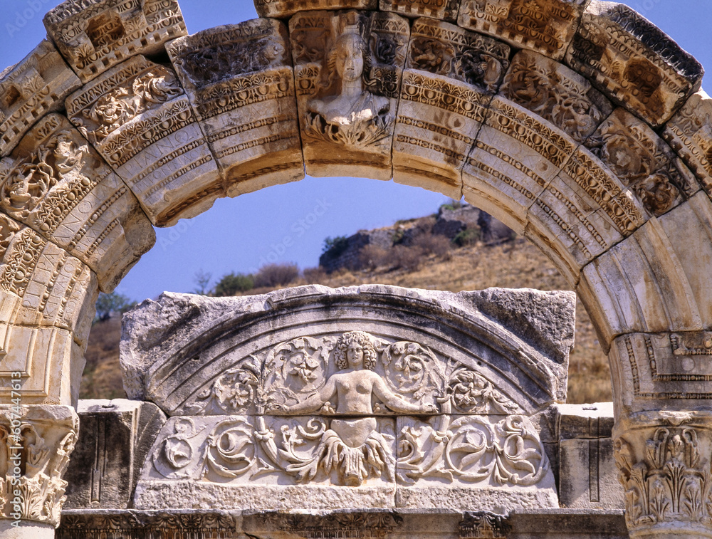 エフェソス（エフェス）遺跡のハドリアヌス神殿、トルコ・イズミル県セルチュク、Hadrian Tapınağı,Temple of Hadrian