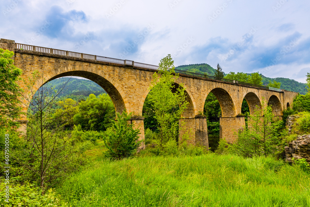 Fototapeta premium Viaduc aval de Lavoûte-sur-Loire en Auvergne