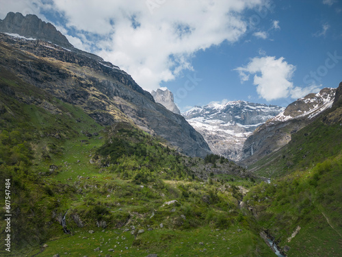 Sommer in den Alpen mit Wasserf  llen und Gletschern