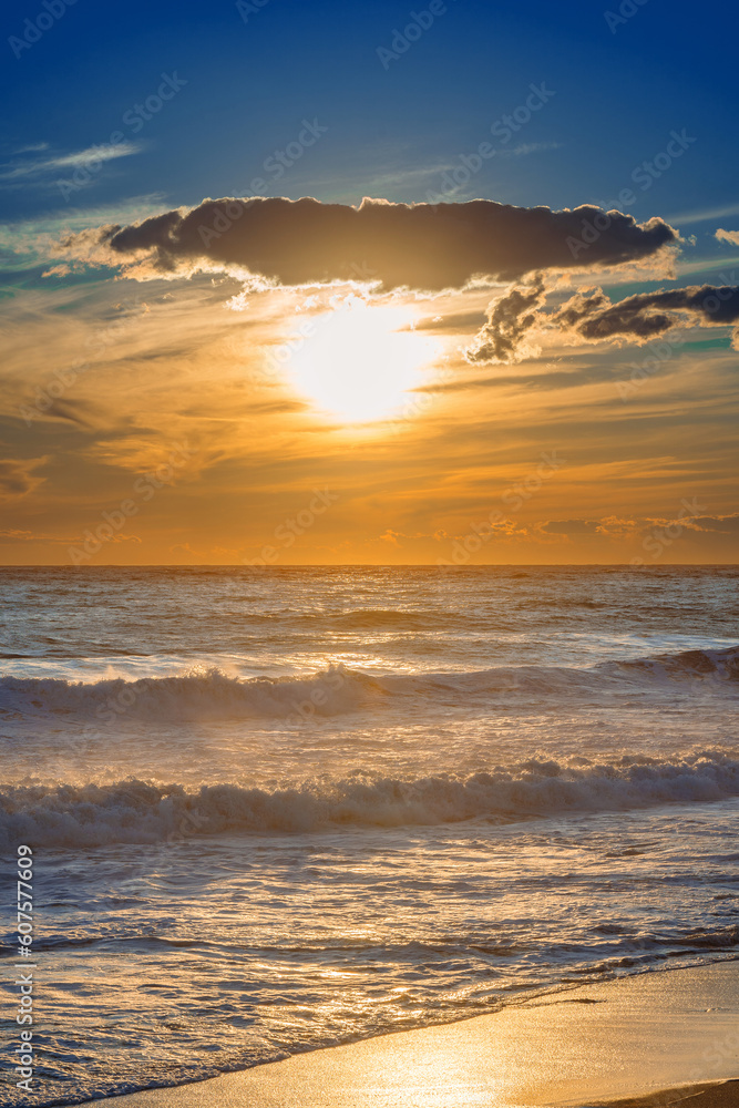 Obraz premium sunset over the sea