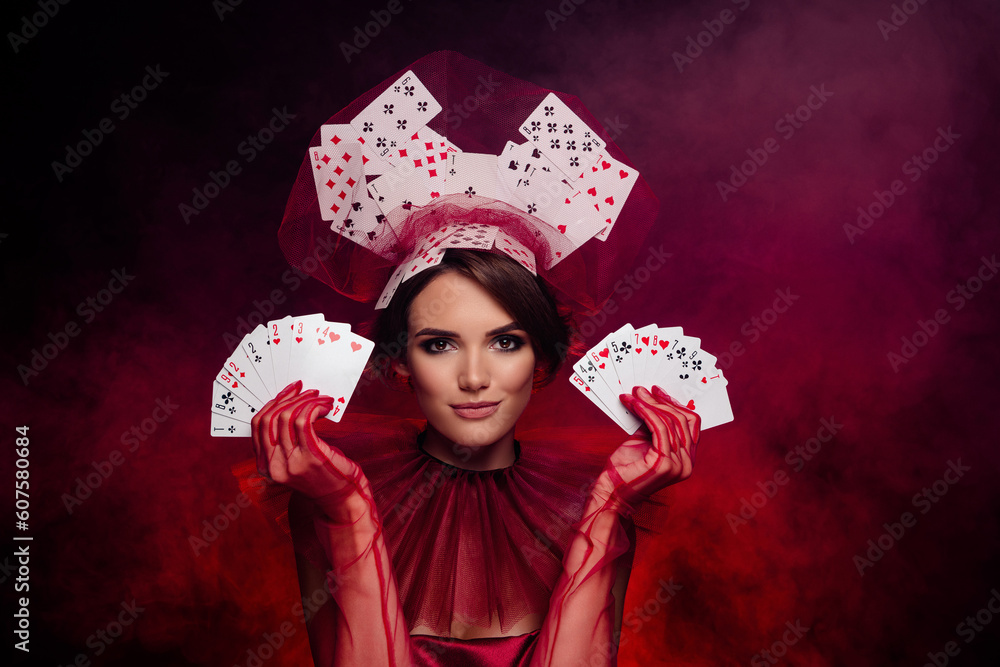Φωτογραφία Young luxury lady poker dealer start showdown casino night opening shuffle cards