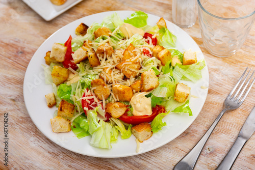 Traditional American dish is Caesar salad, made from lettuce leaves, boiled chicken breast, tomatoes, white bread croutons ..and grated Parmesan cheese