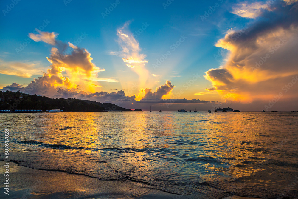 Obraz premium Sunset at Patong beach