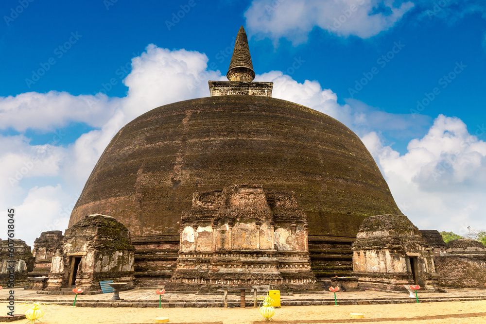 Rankoth Vehera stupa in Polonnaruwa