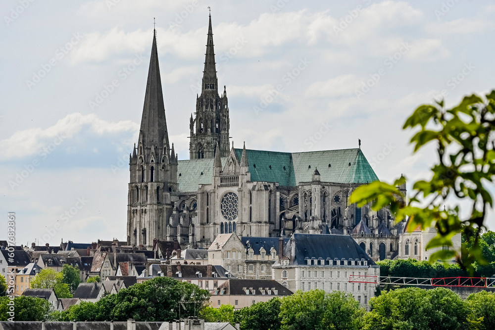 Chartres, Kathedrale, Notre-Dame, Altstadt, Altstadthäuser, Kirchenfenster, Fluss, Eure, Sommer, Frankreich