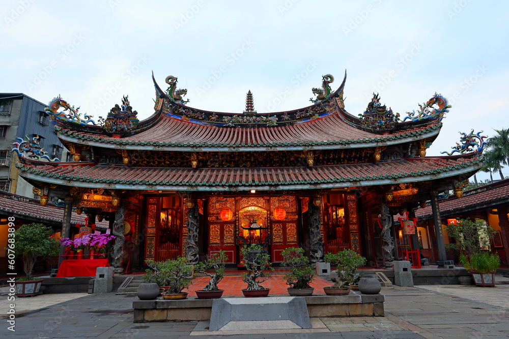 Naklejka premium The Da Longdong Baoan Temple completed in 1831 dedicated to Bao Sheng Da Di in Taipei Taiwan