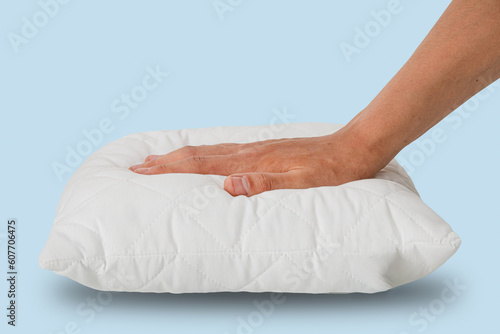 ręka na poduszce