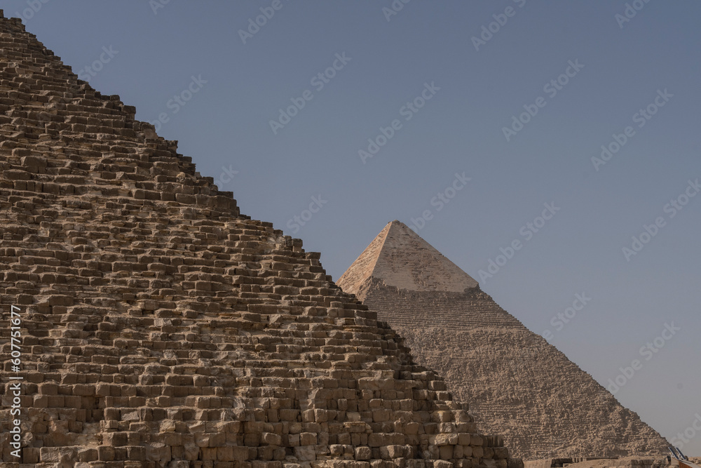 Vista panorámica de las Pirámides de Guiza con el desierto de arena. Egipto