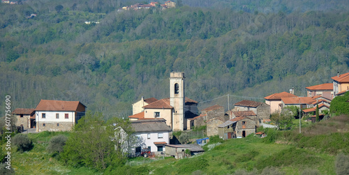 Parco Nazionale dell'Appennino Tosco-Emiliano in Italien mit Kirchturm