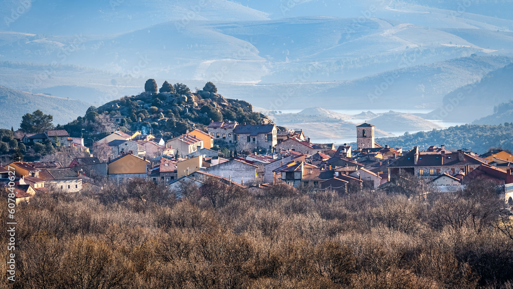 Obraz premium Small mountain village located in the community of Madrid, El Berrueco.
