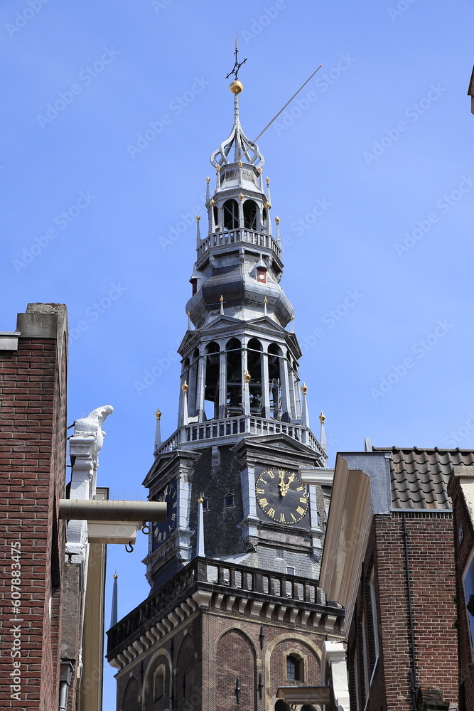 Obraz premium Amsterdam Oude Kerk Church Tower Seen from the St. Anna Dwarsstraat Street, Netherlands