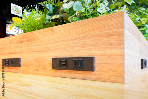 Quadro su tela 共用スペースの電源コンセントとUSBポート