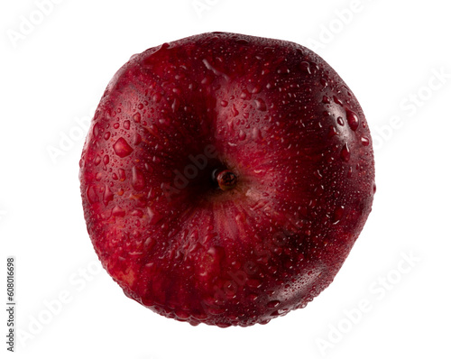 Manzana roja mojada con agua fresca, en vista cenital