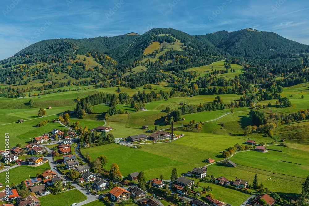 Unterammergau im Luftbild - Ausblick auf den Ortsteil Au östlich der Ammer
