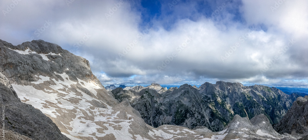 Obraz premium Beautiful and Untouched Nature in Triglav National Park, Slovenia