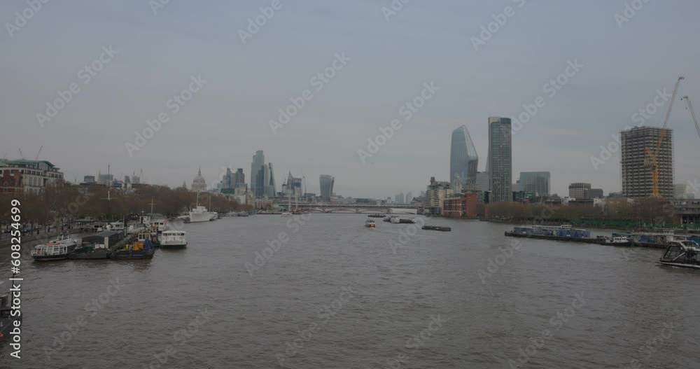 View of downtown London, next to the river. View of downtown London, next to the river.
