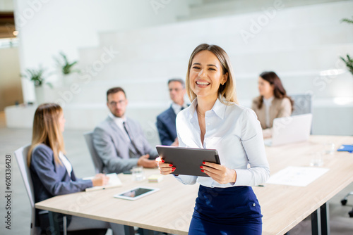 Young business woman with d...