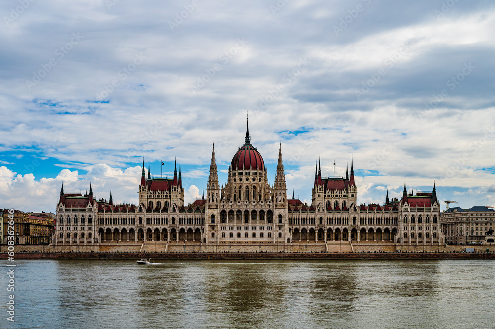 Obraz premium hungarian parliament building