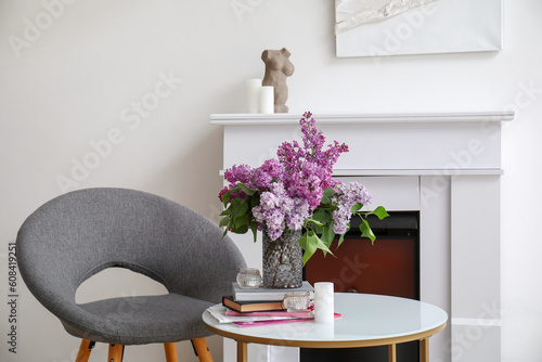 Vase with lilac flowers, bo...