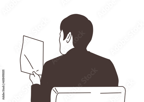 書類を確認するビジネスマン