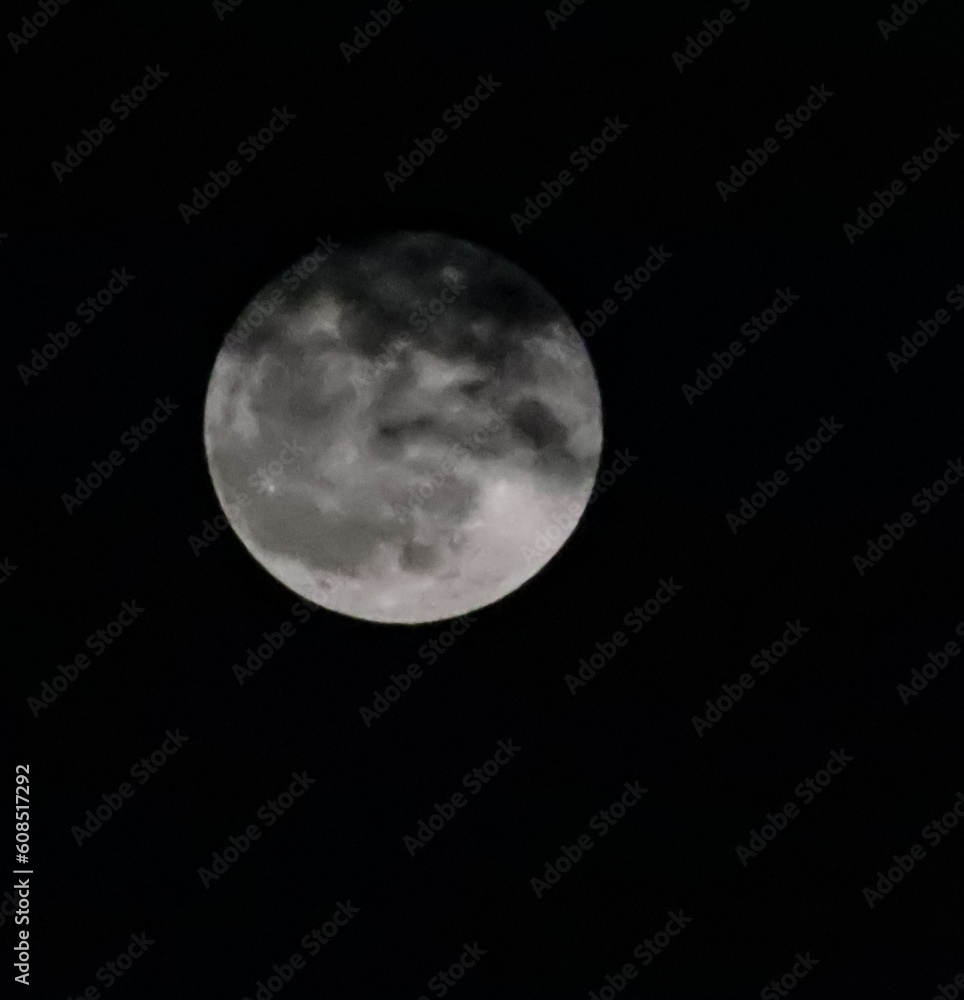 Naklejka premium full moon over blue sky