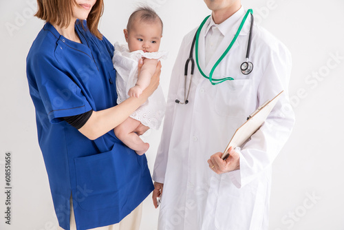 医師と赤ちゃん doctor and baby
