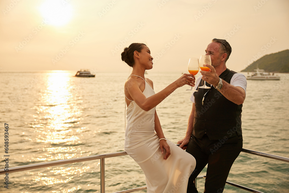 Fototapeta premium couple drinking orange juice in luxury yacht