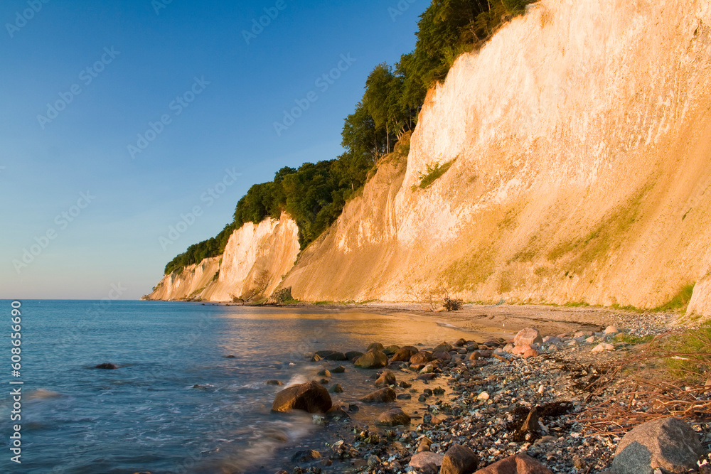 Kreidefelsen bei Sonnenaufgang, Nationalpark Jasmund, Insel Rügen, Mecklenburg-Vorpommern, Deutschland