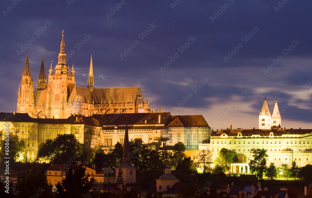 Fototapeta premium Prager Burg mit Veitsdom, Hradschin, Prag, Tschechische Republik